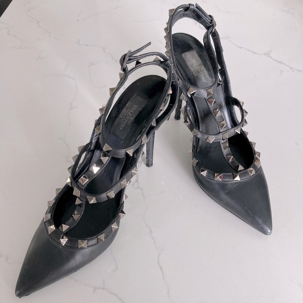 Valentino Rockstud High Heel. Size 39.